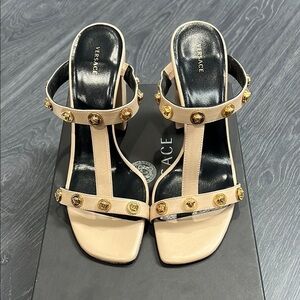 NWT Versace Medusa Vitello 90mm Beige Sandals